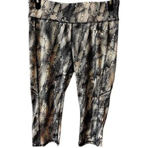 Xersion Leggings, Fitted, Black, White, Gray, Geo Print, Sz L, Crop, pockets​